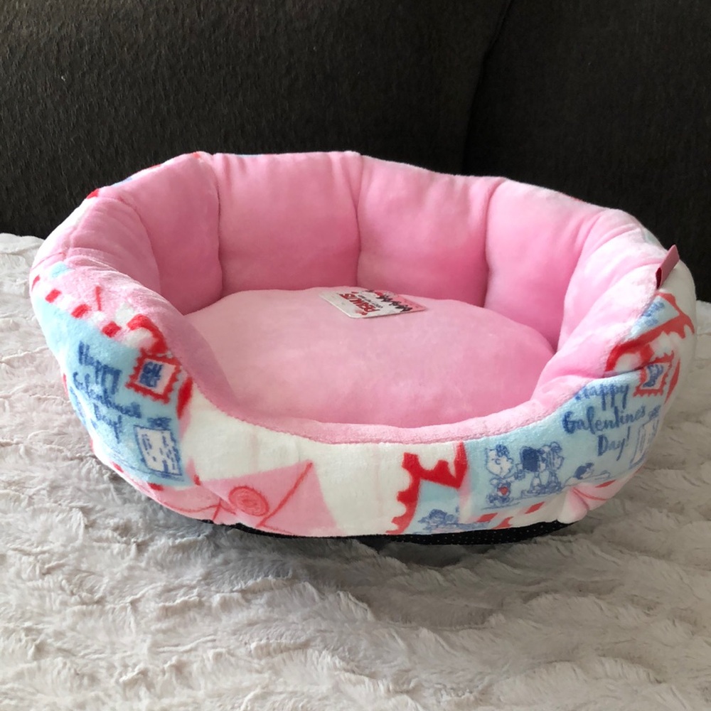 Cozy PEANUTS Pink Valentines Small Pet BED